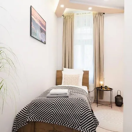 Perfect Place In The Heart Of Downtown *